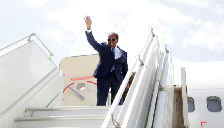 الرئيس الصومالي حسن شيخ محمود لدى مغادرته مقديشو