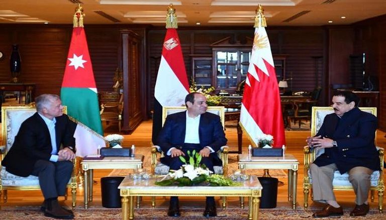 الرئيس المصري خلال لقائه العاهل الأردني والبحريني في شرم الشيخ