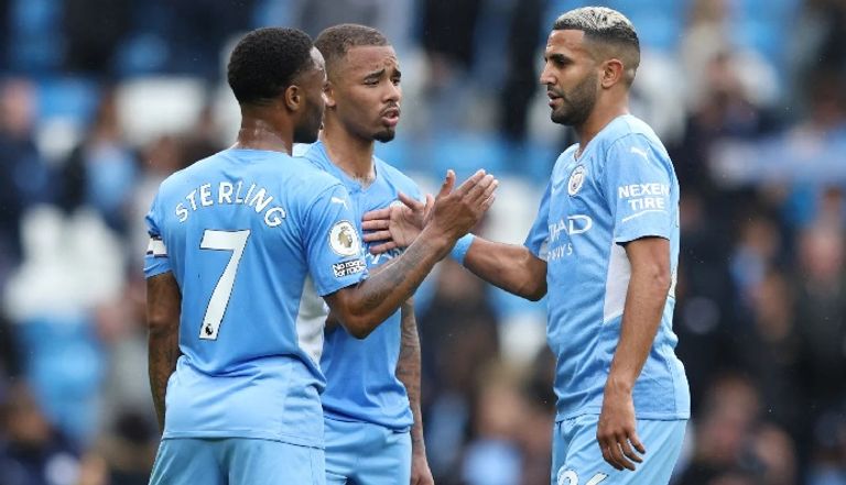 رياض محرز مع سترلينج وجيسوس في مانشستر سيتي بيب جوارديولا ورياض محرز في مانشستر سيتي