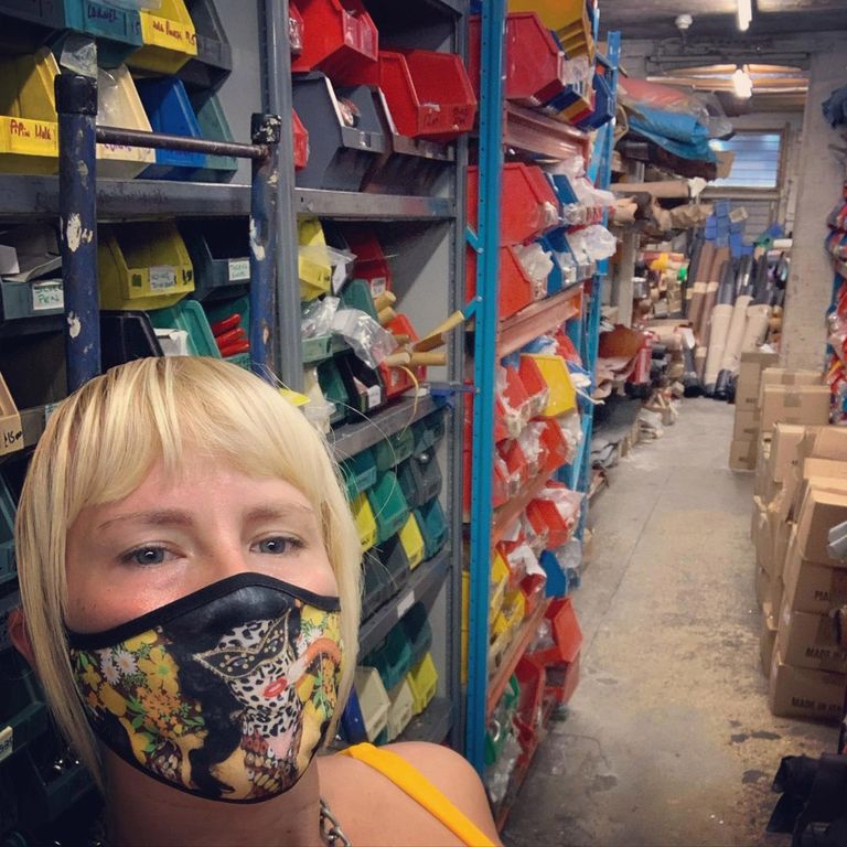 مجموعة من أعمال جي مارتن المصنوعة من المطاط