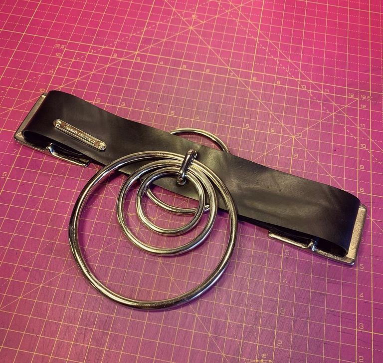 مجموعة من أعمال جي مارتن المصنوعة من المطاط