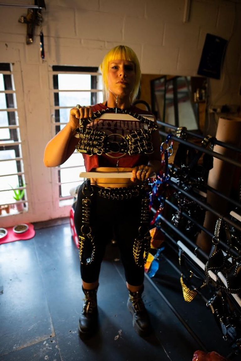 مجموعة من أعمال جي مارتن المصنوعة من المطاط