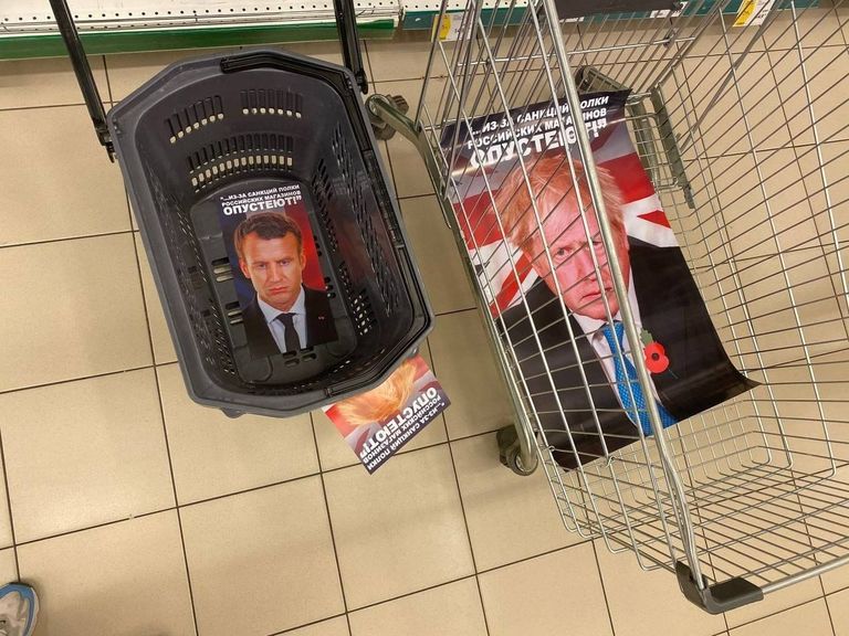 أحد الملصقات التي انتشرت على مواقع التواصل