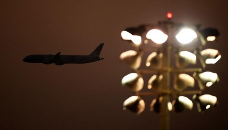 شركات الطيران العالمية تقلص خسائرها في 2022 مع تحسن التوقعات