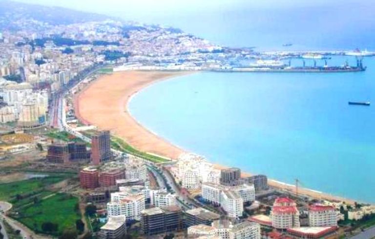 شواطئ طنجة أحد أهم أماكن السياحة في طنجة السياحة في طنجة المغربية.. رحلة لمدة 3 أيام مع أفضل الأماكن السياحية