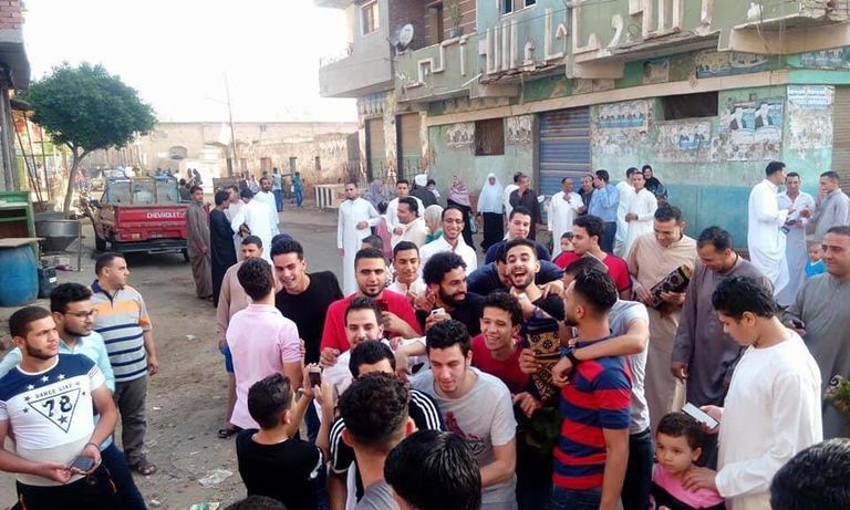 محمد صلاح مع أهل قريته محمد صلاح نجم ليفربول ومنتخب مصر