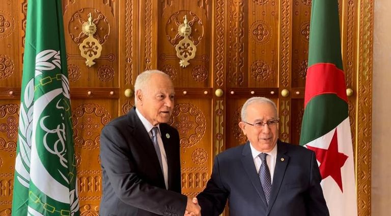 مباحثات بين وزير الخارجية الجزائري وأمين عام الجامعة العربية مباحثات بين وزير الخارجية الجزائري وأمين عام الجامعة العربية