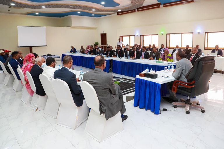 اجتماع أخير.. روبلي يودّع حكومة الصومال