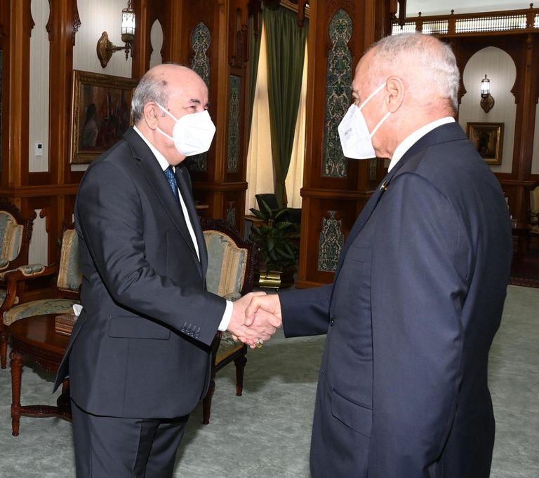 استقبال الرئيس الجزائري لأمين عام جامعة الدول العربية