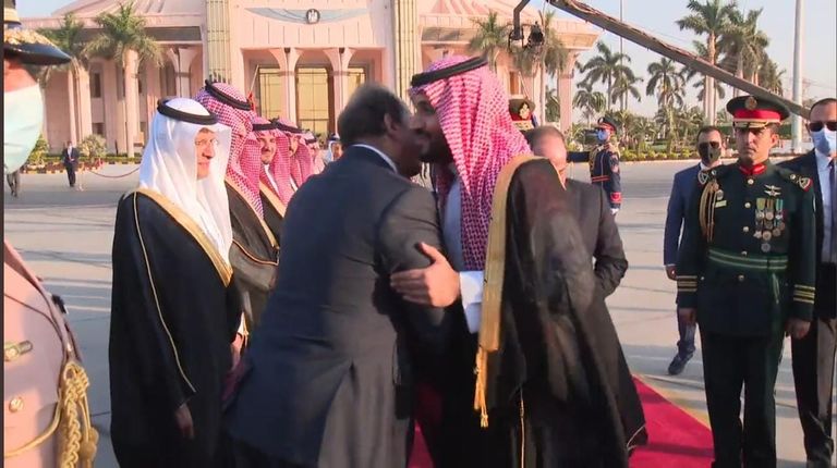 ولي العهد السعودي يغادر القاهرة