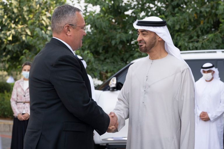 الشيخ محمد بن زايد رئيس دولة الإمارات خلال استقباله رئيس وزراء رومانيا