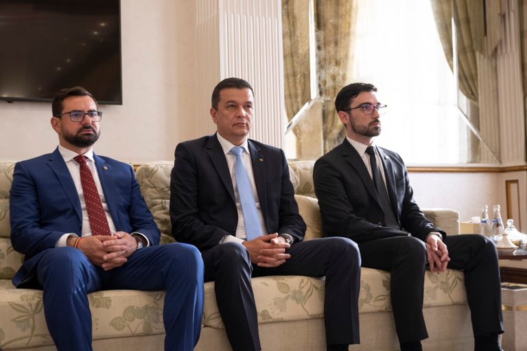 الشيخ محمد بن زايد رئيس دولة الإمارات خلال استقباله رئيس وزراء رومانيا