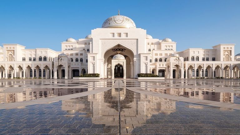 قصر الوطن أحد أشهر أماكن السياحة في أبوظبي السياحة في أبوظبي.. 4 مزارات سياحية تخطف الأنظار