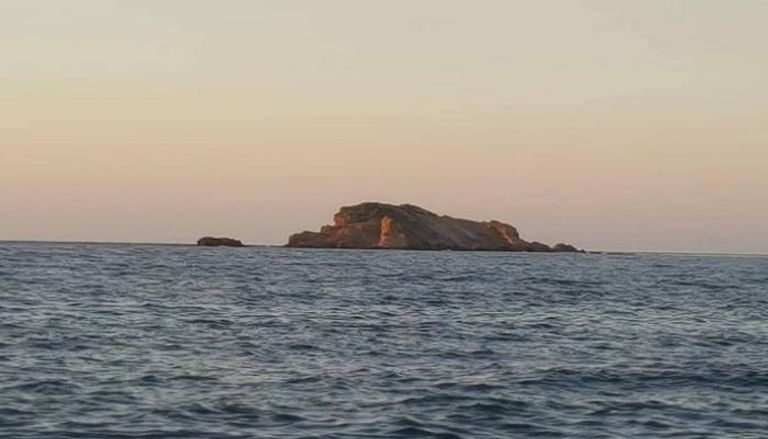حجرة بونطاح صخرة ضخمة بحجم جزيرة في شواطئ الجزائر