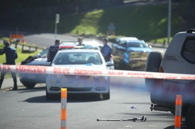 العكاز المستخدم في مطاردة مرتكب حادث نيوزيلندا