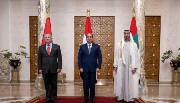 الشيخ محمد بن زايد آل نهيان والعاهل الأردني في لقاء سابق