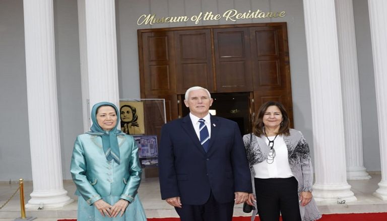 رجوي خلال لقاء بنس وزوجته في ألبانيا