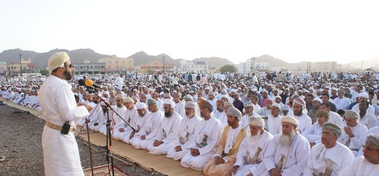 خطة صلاة عيد الأضحى المبارك من سلطنة عمان - أرشيفية خروفان معدان للذبح في عيد الأضحى- أرشيفية