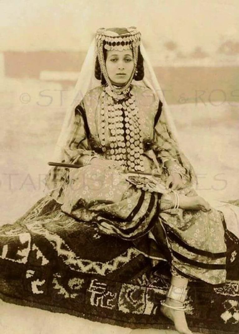 السيدة الجزائرية العالية - أرشيفية مقبرة العالية في الجزائر العاصمة - أرشيفية