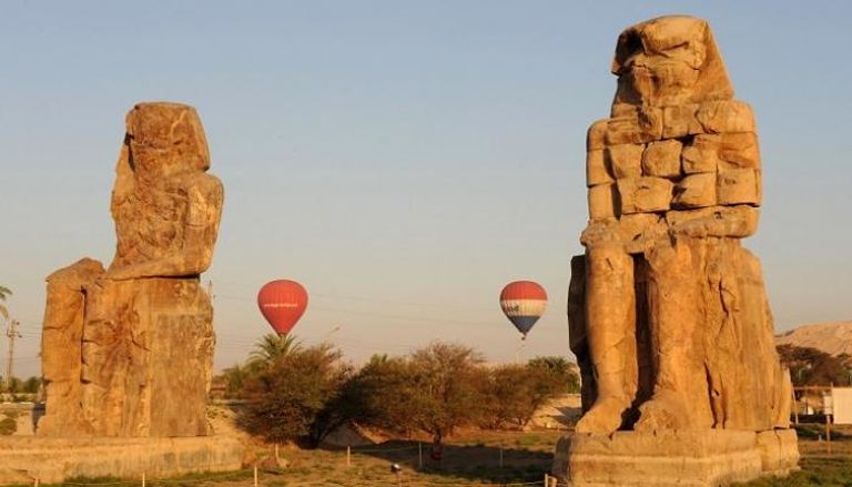 رحلات البالون الطائر فوق مدينة الأقصر المصرية