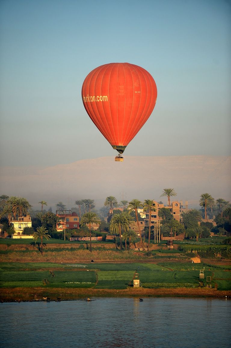 رحلات البالون الطائر فوق مدينة الأقصر المصرية - أ ف ب