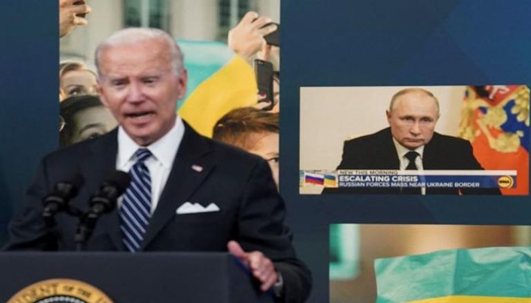 الرئيس الأمريكي جو بايدن وإلى يساره نظيره الروسي بوتين - رويترز 