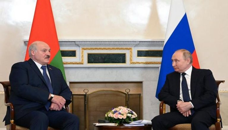 جانب من لقاء الرئيسين الروسي بوتين والبيلاروسي لوكاشنكو - رويترز