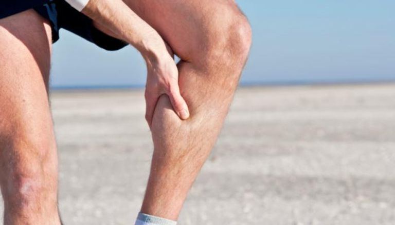 الثقل والألم الشديد من أعراض جلطة الساق