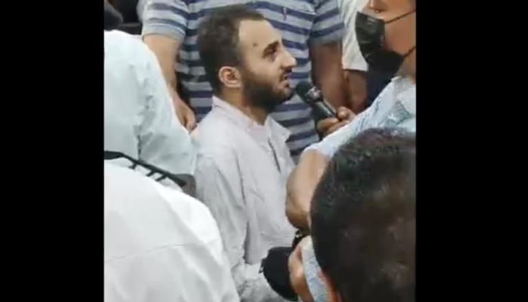 قاتل نيرة أشرف داخل القفص في محكمة المنصورة