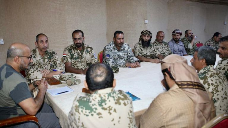 اجتماع لقيادات محور حيس العسكري برئاسة نائب رئيس محلس القيادة الرئاسي طارق صالح وقفة مسلحة لقبائل الساحل الغربي في حيس لفضح أكاذيب الحوثي بشأن النساء