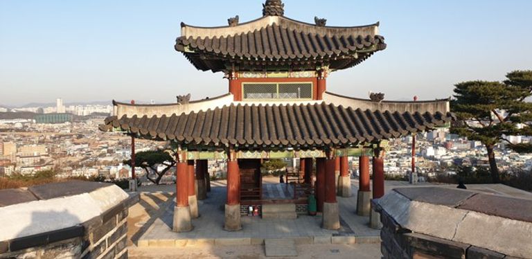سوون أحد أماكن السياحة في كوريا الجنوبية