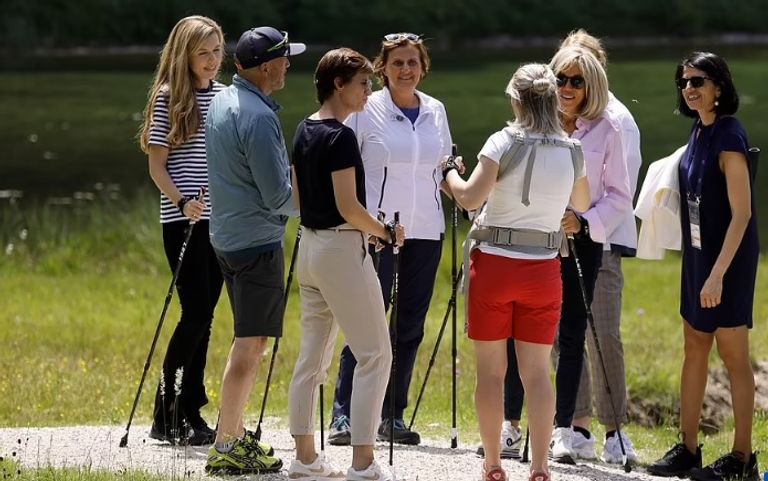 السيدات الأول خلال النزهة البافارية على هامش قمة 