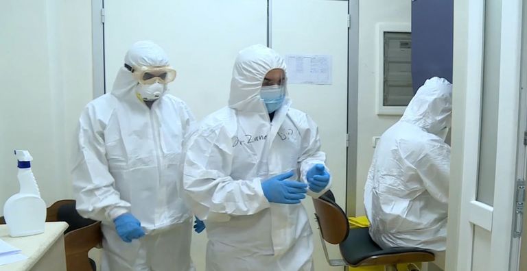 مرضى كورونا عند صالة طوارئ في أحد المستشفيات العراقية