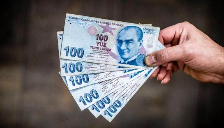 الليرة التركية تقفز أمام الدولار