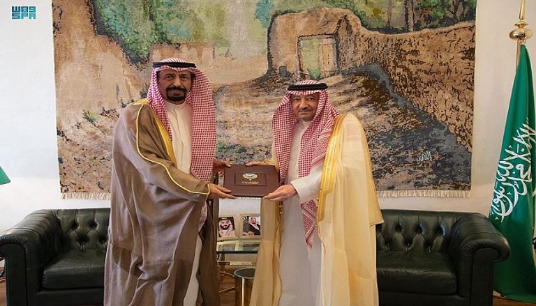 الملك حمد بن عيسى آل خليفة والسفير السعودي