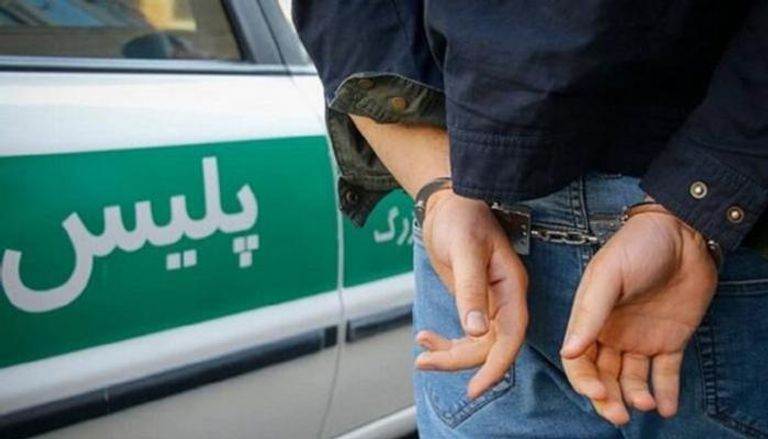  إيران تعتقل مترجمين فوريين لزوجين فرنسيين