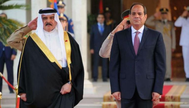 جانب من لقاء سابق بين الرئيس السيسي وعاهل البحرين الملك حمد