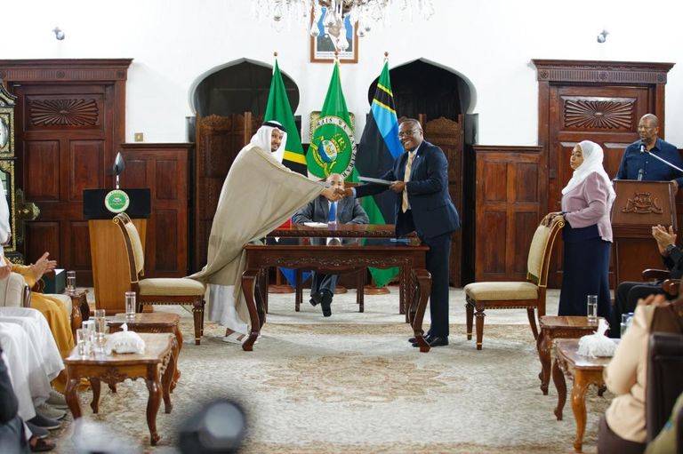 جانب من توقيع الاتفاقية