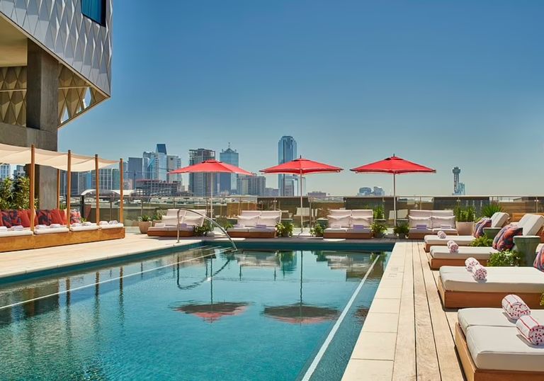 حوض السباحة أعلى فندق Virgin 's Dallas حوض السباحة على سطح فندق JEN Singapore