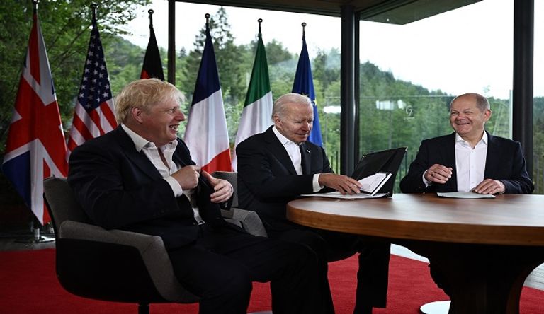 قادة مجموعة السبع بدون ربطات عنق في صورتهم الجماعية