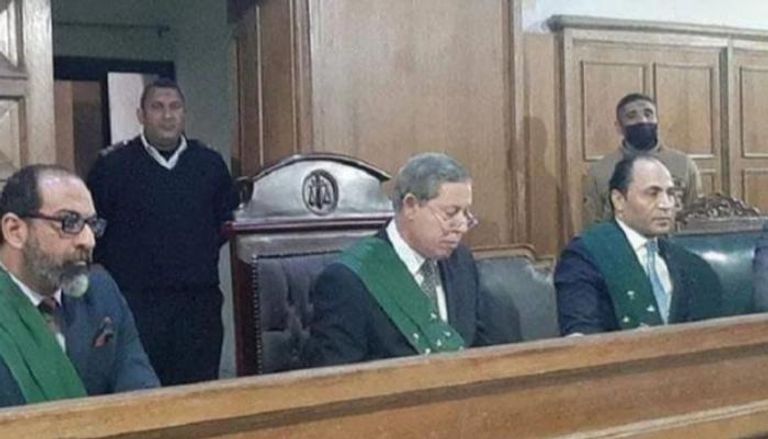 صورة لهيئة المحكمة