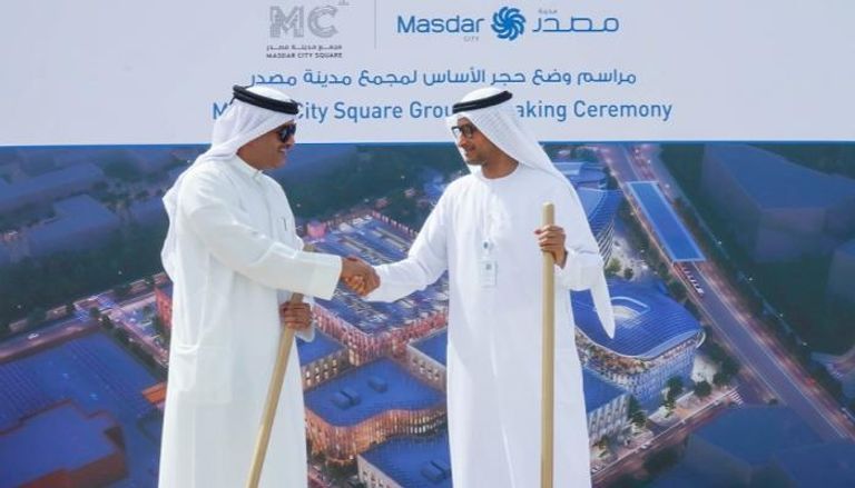 في أثناء وضع حجر الأساس للمجمع الجديد بمدينة مصدر المستقبل النظيف يبدأ من دولة الإمارات