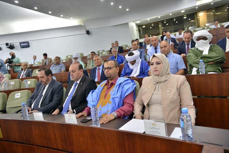 نواب البرلمان الجزائري خلال جلسة التصويت على قانون الاستثمار
