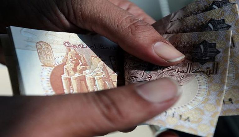 تراجع سعر الجنيه المصري مقابل الدولار 