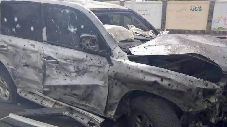 جانب من التفجير الذي استهدف مدير شرطة لحج اليمنية