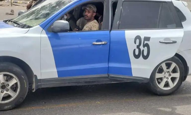 جانب من التفجير الذي استهدف مدير شرطة لحج اليمنية