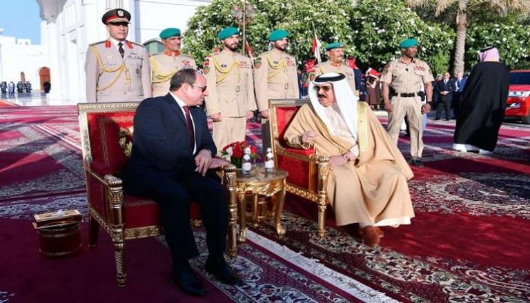جانب من لقاء عاهل البحرين والرئيس المصري