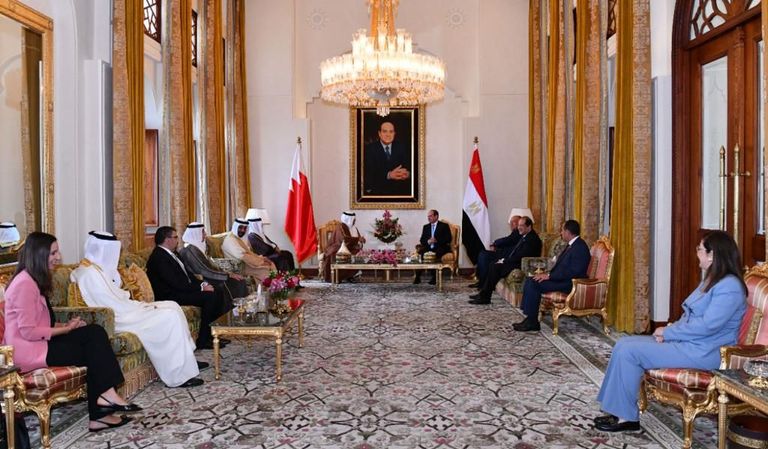 جانب من لقاء الرئيس المصري وولي عهد البحرين جانب من لقاء عاهل البحرين والرئيس المصري