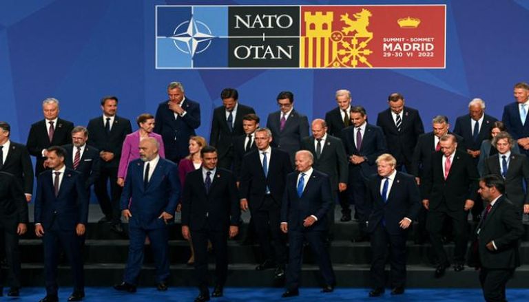 جانب من الصورة الرسمية للقادة المشاركين بقمة الناتو في مدريد (أ ف ب)