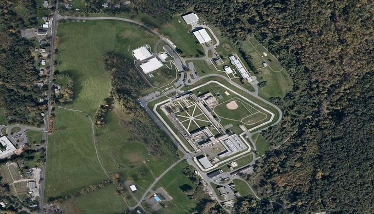 سجن دانبري الفيدرالي بولاية كونيتيكت